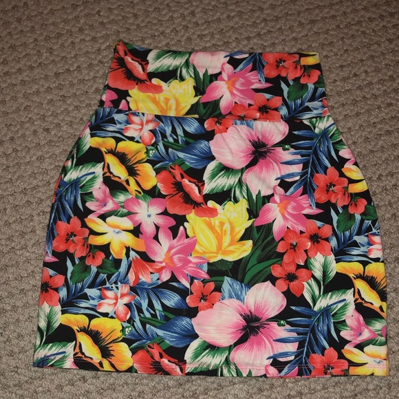 PINK Victoria Secret Bodycon skirt - Picture 4 of 4